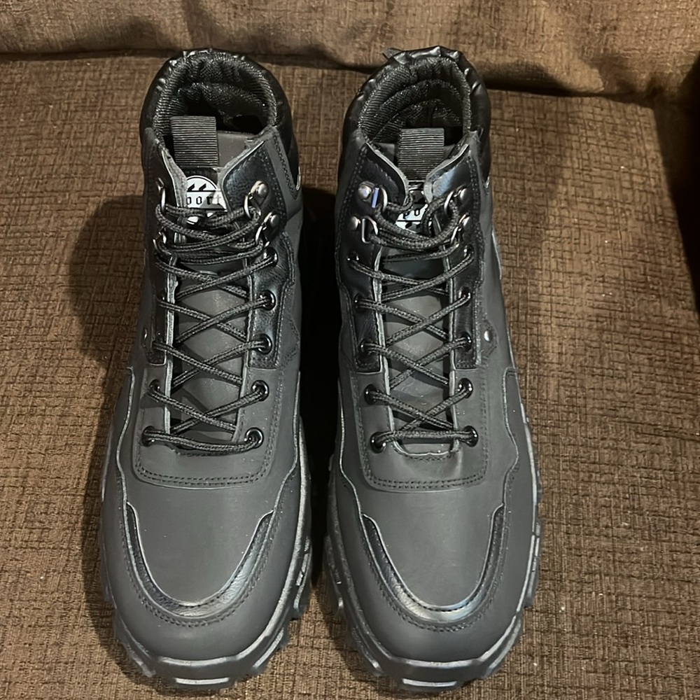 Black Men's Hiking Boots - Picture 5 of 8